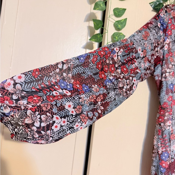 Elegant Floral Long Sleeve Blouse - Picture 5 of 8